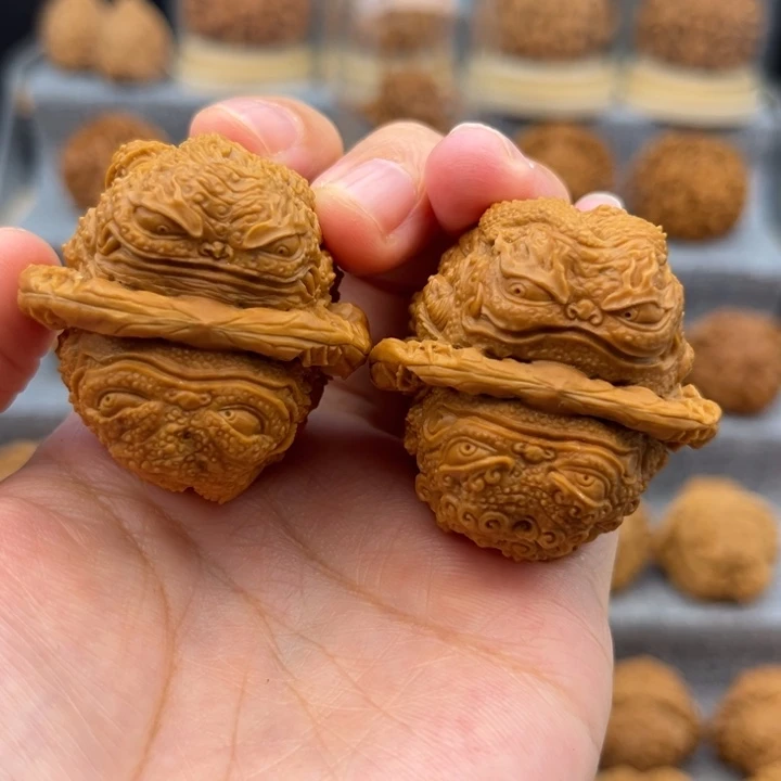 庚***貿核桃把件11111111111111