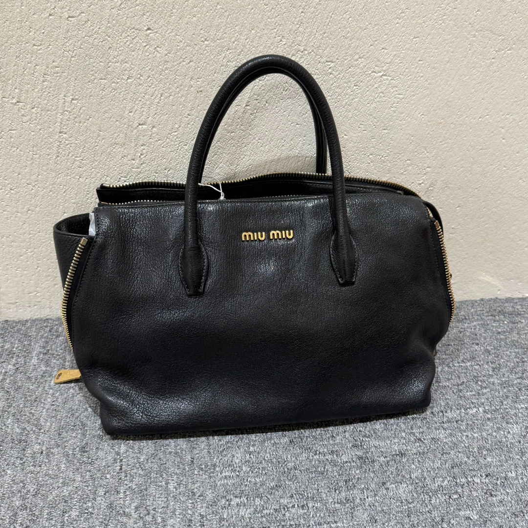 99新 MIU MIU/缪缪 miumiu黑色斜挎包 98新