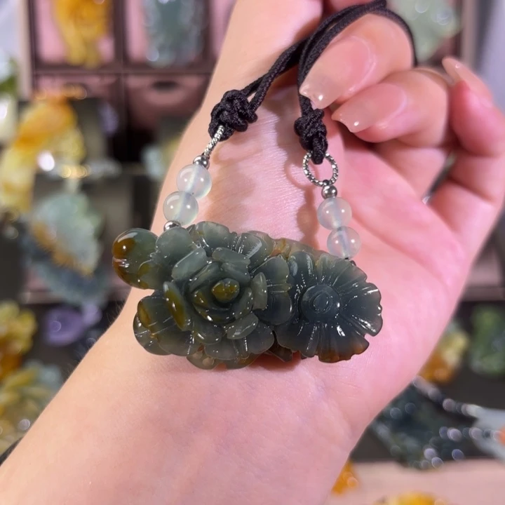 蛇纹石玉未镶嵌颈饰