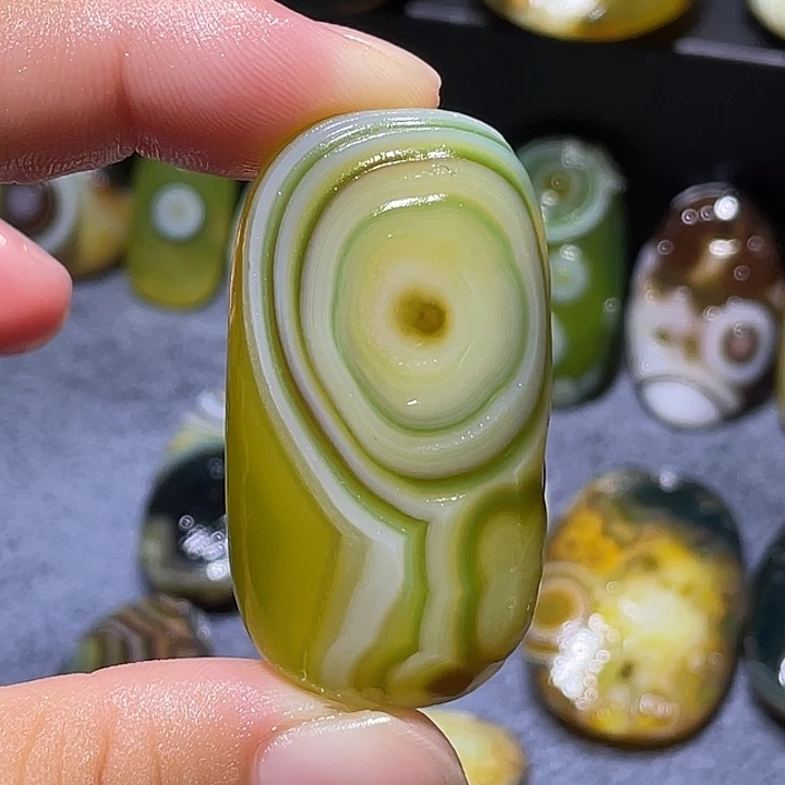 玛瑙/玉髓未镶嵌珠宝奇石