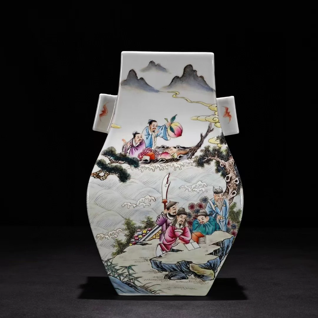 粉彩绘群仙贺寿纹贯耳瓶家居摆件