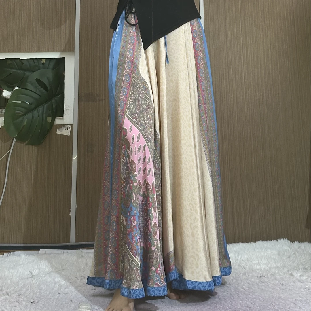 A241 号米色大摆裙