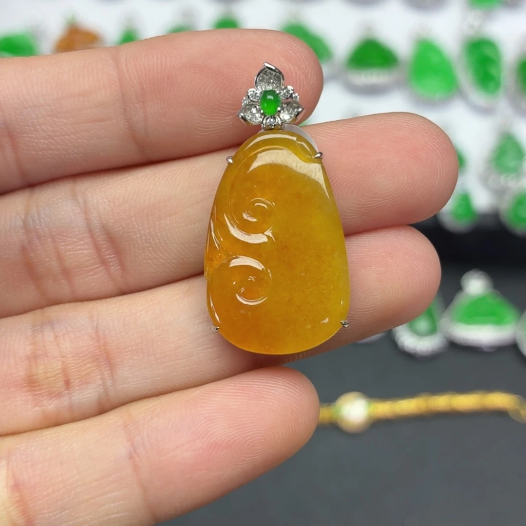 翡翠18K金镶嵌耳饰缅甸翡翠