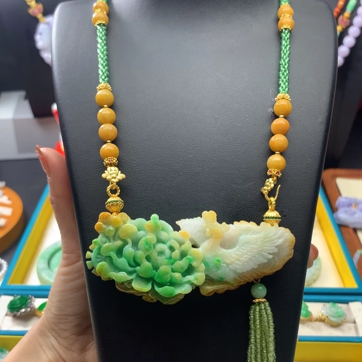 翡翠颈饰未镶嵌翡翠凤凰