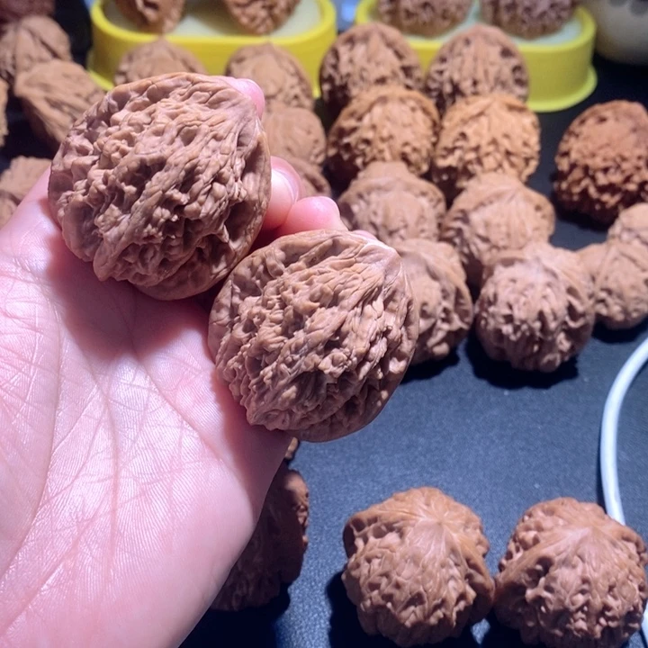 么***牛文玩核桃吊坠虎头42