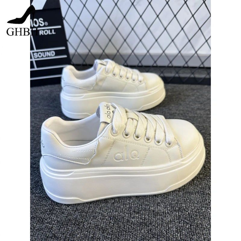 厚底增高流行小白鞋女2025秋季新款轻便时尚百搭拼接休闲运动板鞋