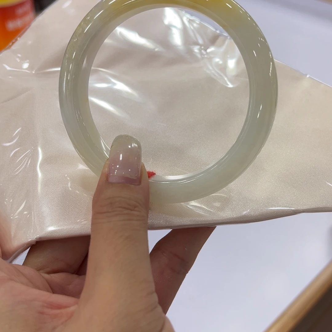 翡翠挂件未镶嵌?**~11111111111111