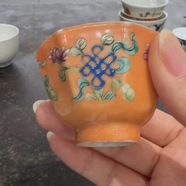 左***肩八方杯粉彩短冲一个