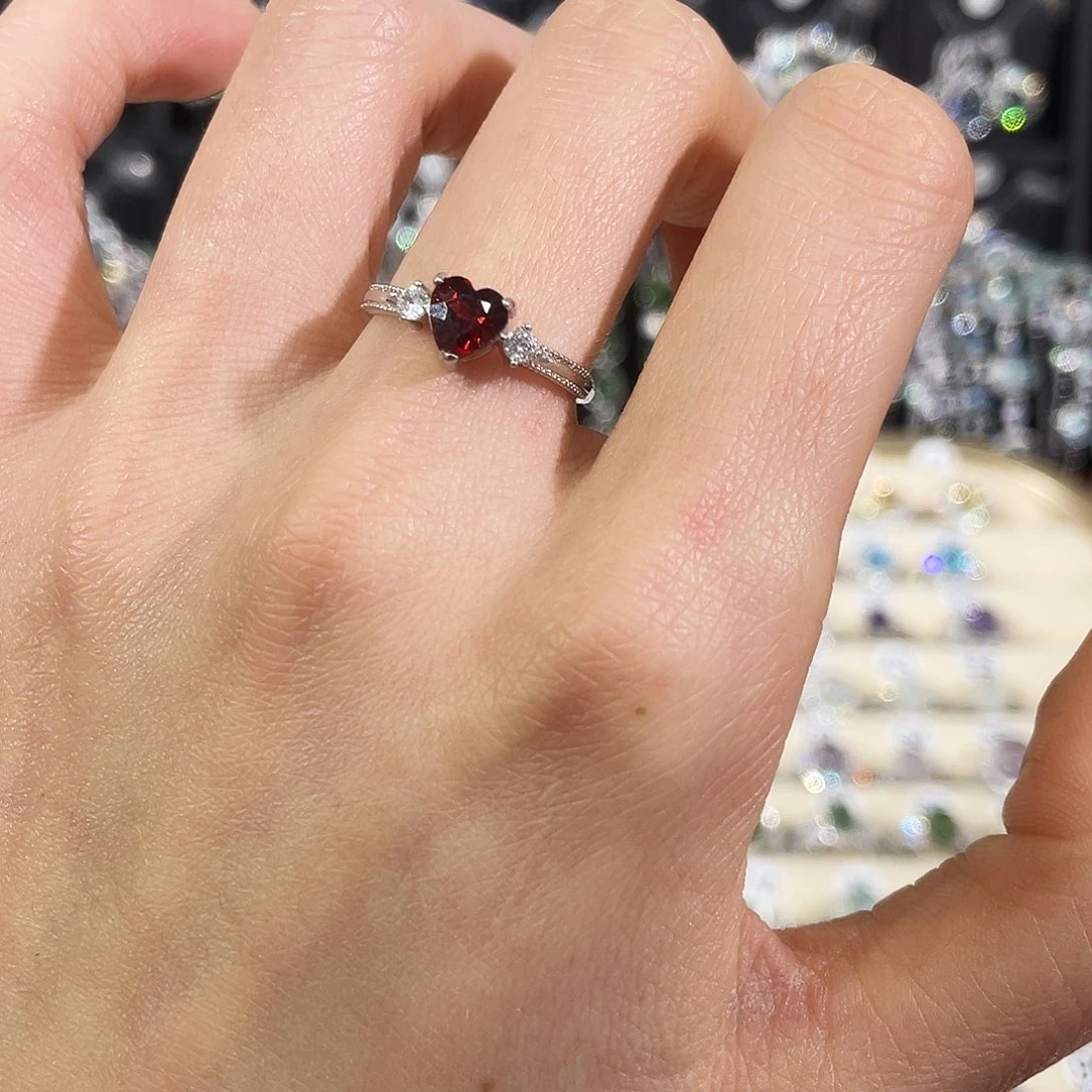 银S925镶嵌石榴石戒指