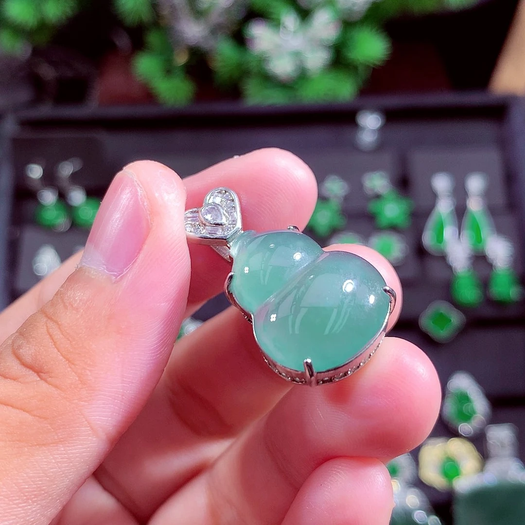 颈饰未镶嵌翡翠天然