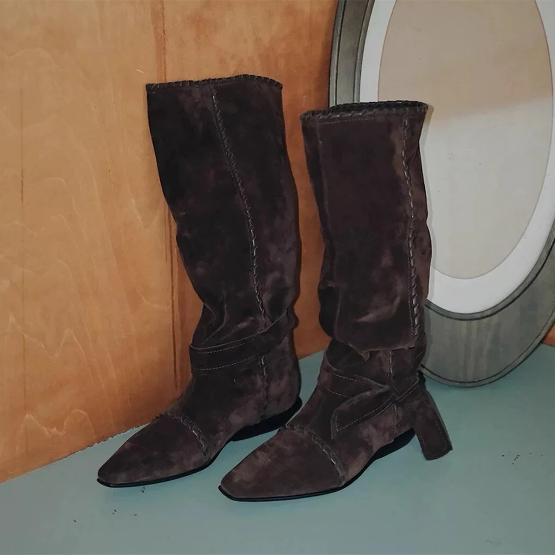 欧洲站靴子2025冬季新款羊绒皮蝴蝶结皮带套筒时装靴尖头高筒长靴