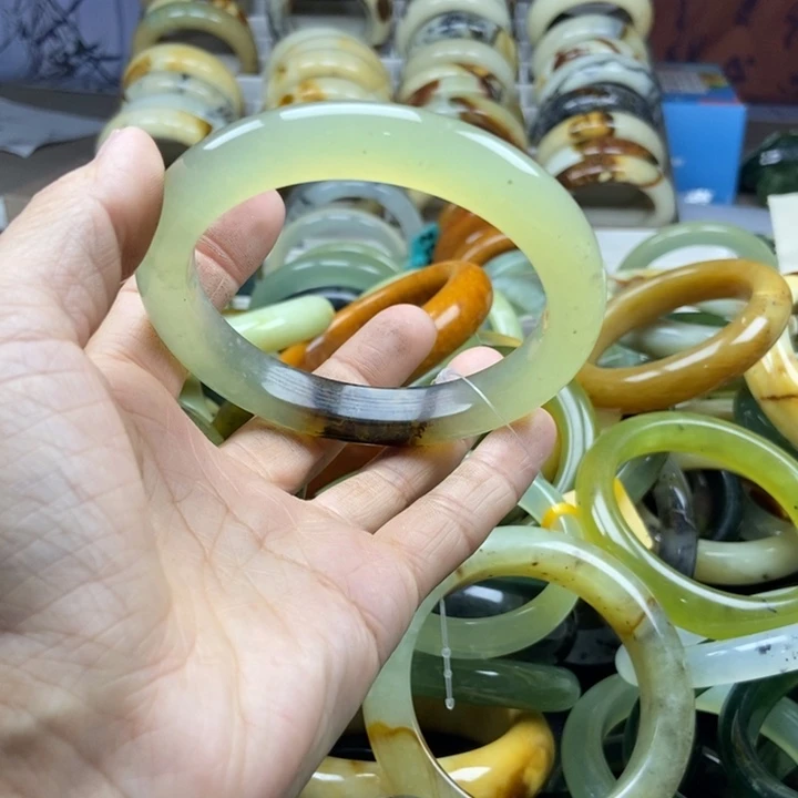 蛇纹石玉未镶嵌手镯