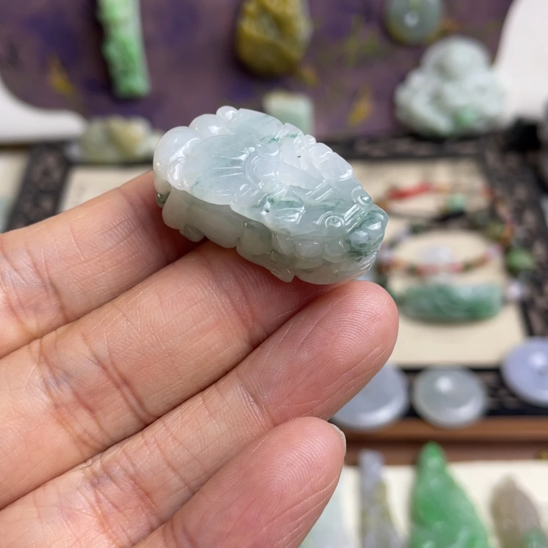 翡翠未镶嵌颈饰貔貅吊坠