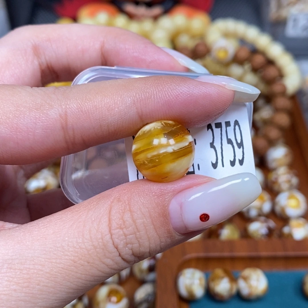 蜜蜡未镶嵌珠宝奇石3759