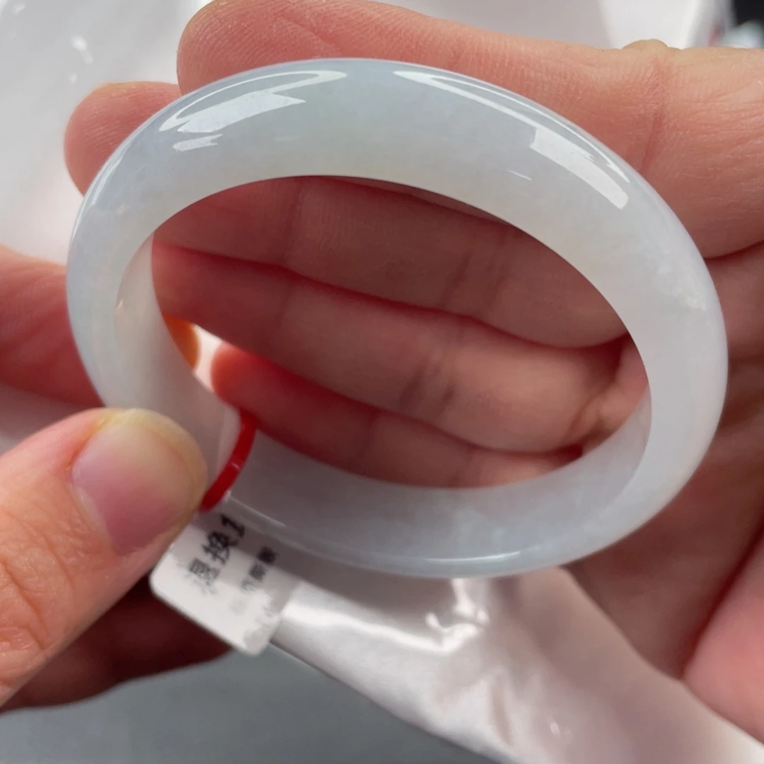 翡翠手镯未镶嵌52圈口