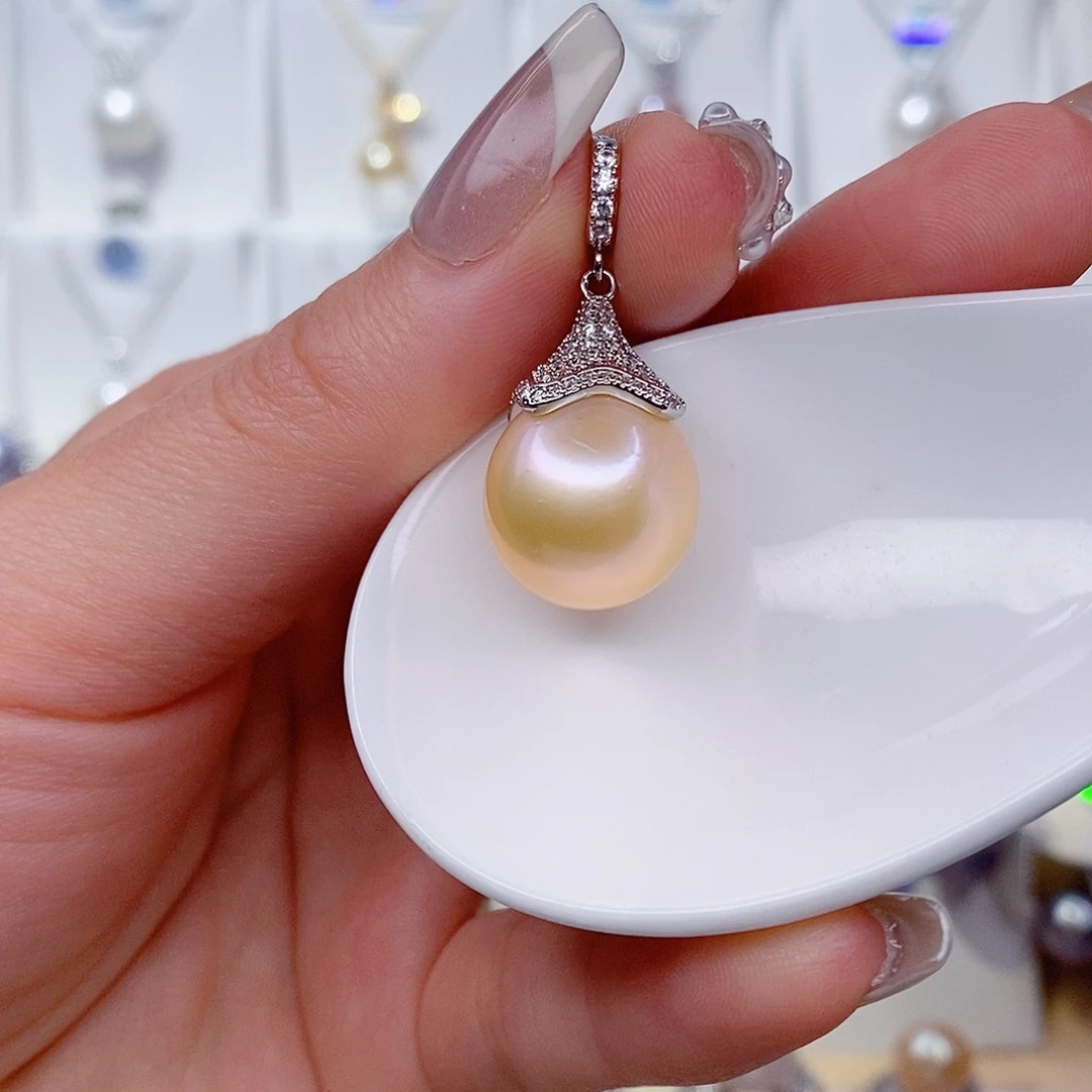 淡水珍珠未镶嵌吊坠(赠链)15左右