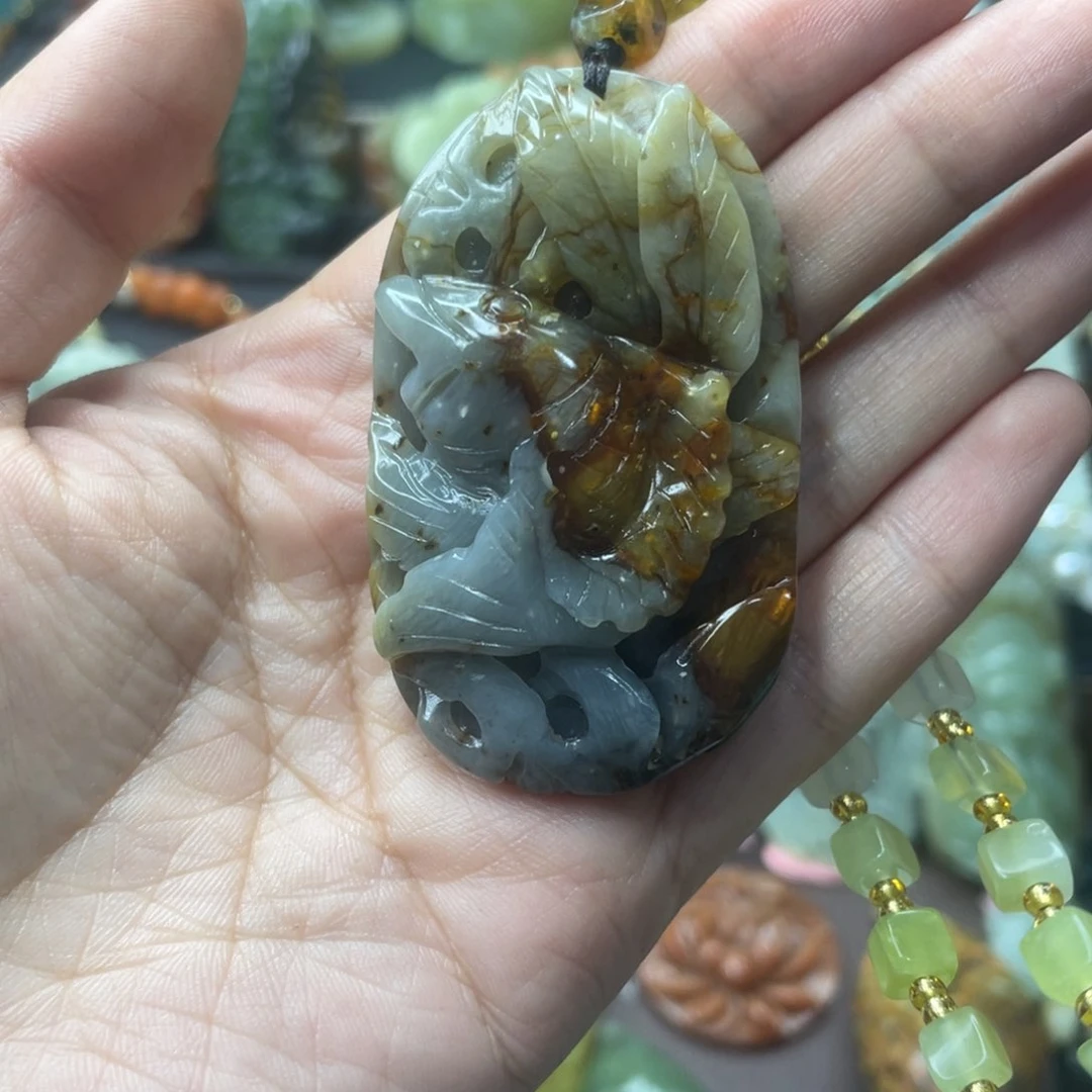 蛇纹石玉未镶嵌颈饰