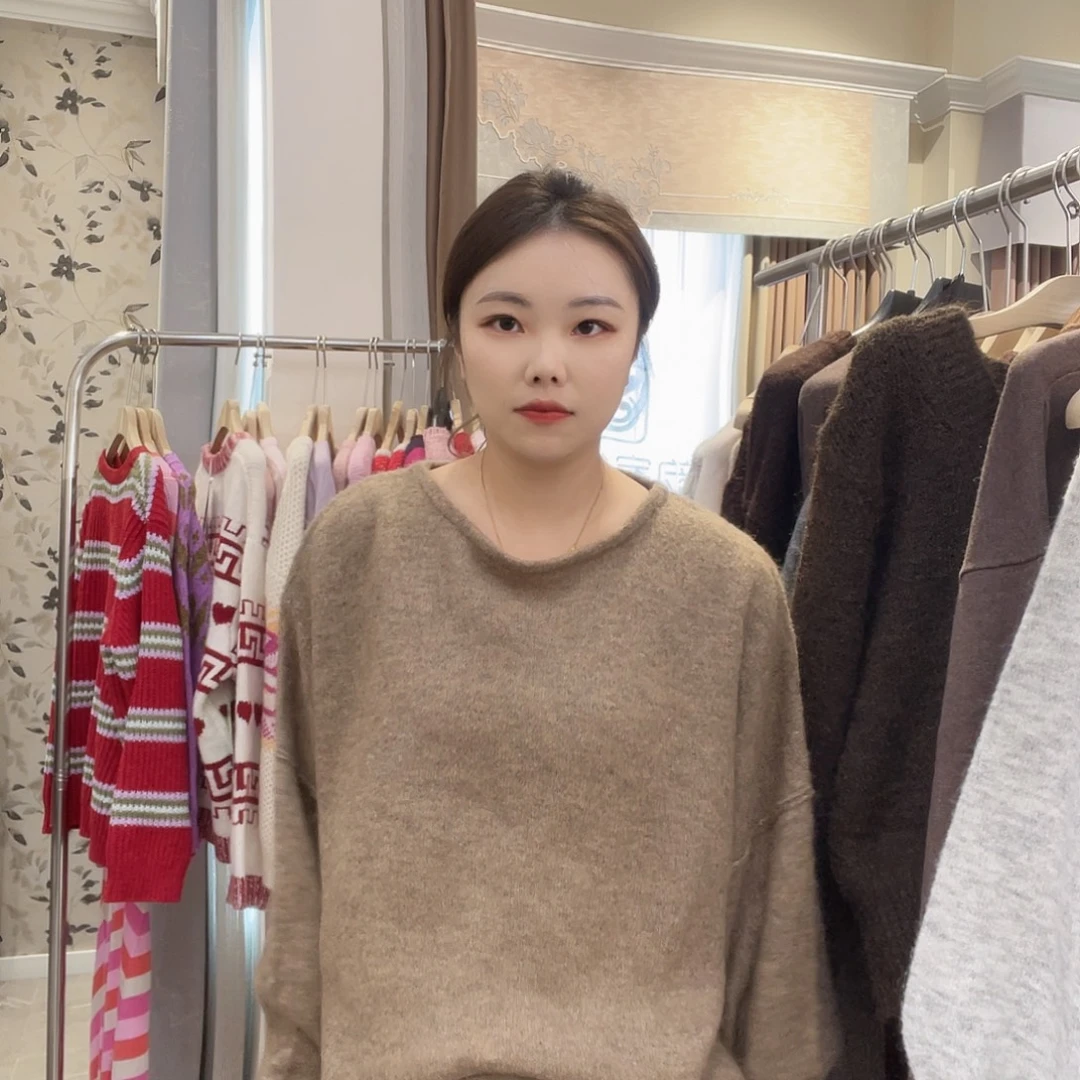 纯色一字领宽松套头毛衣