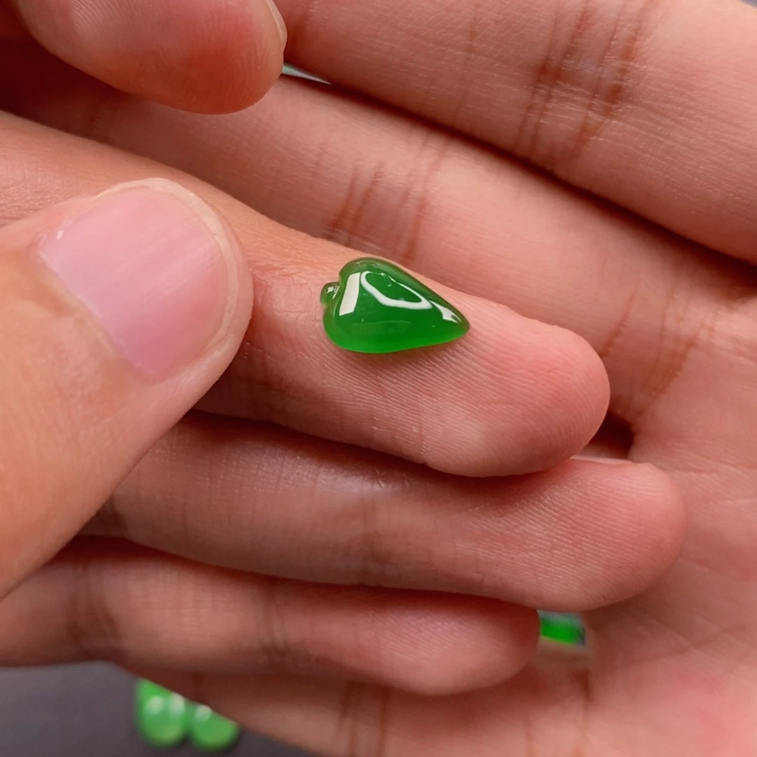 翡翠未镶嵌耳饰翡翠