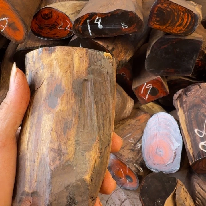 日***上木大红酸枝原料摆件