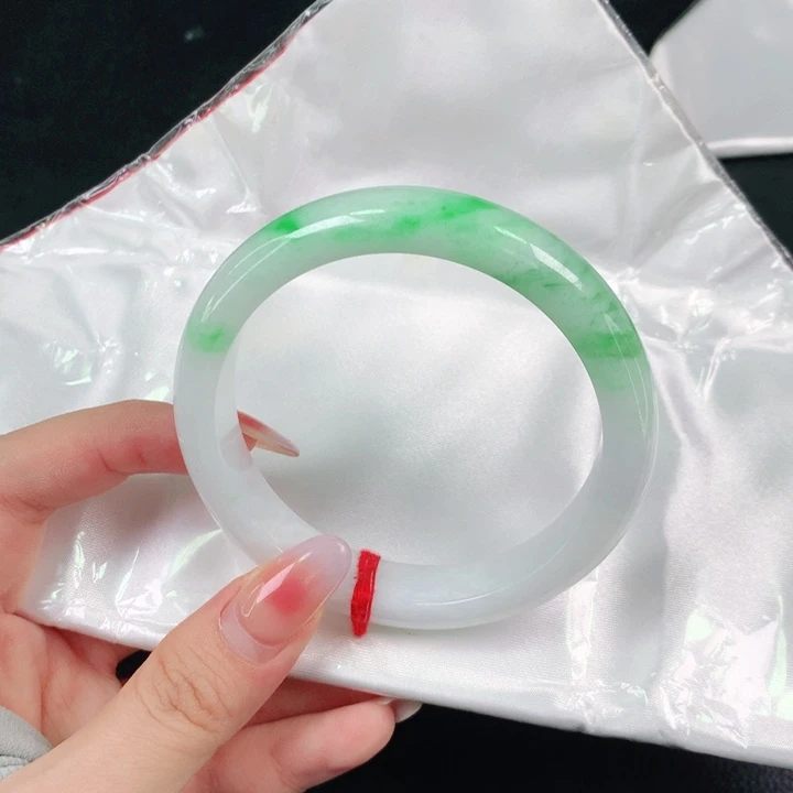 翡翠手镯未镶嵌天然翡翠手镯04