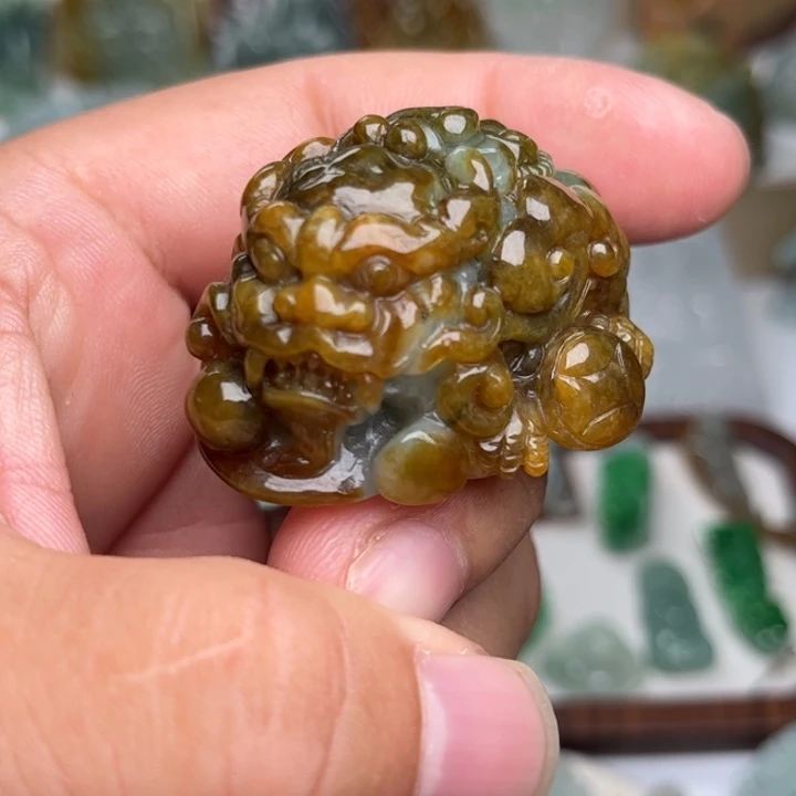 翡翠未镶嵌颈饰貔貅