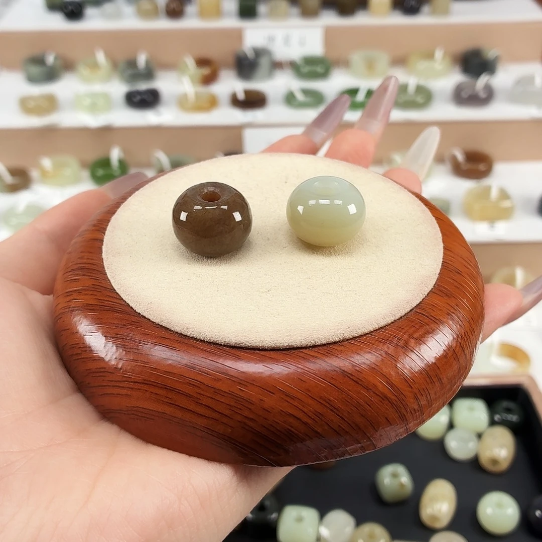 王****和田玉未镶嵌戒指