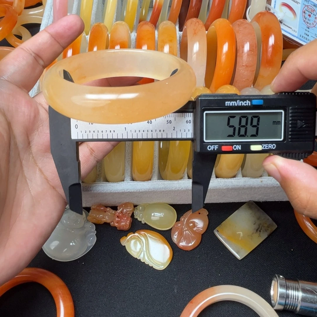 石英质玉（黄龙玉）未镶嵌手镯