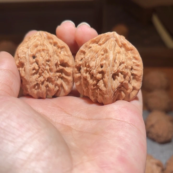 L***W文玩核桃吊坠白狮子