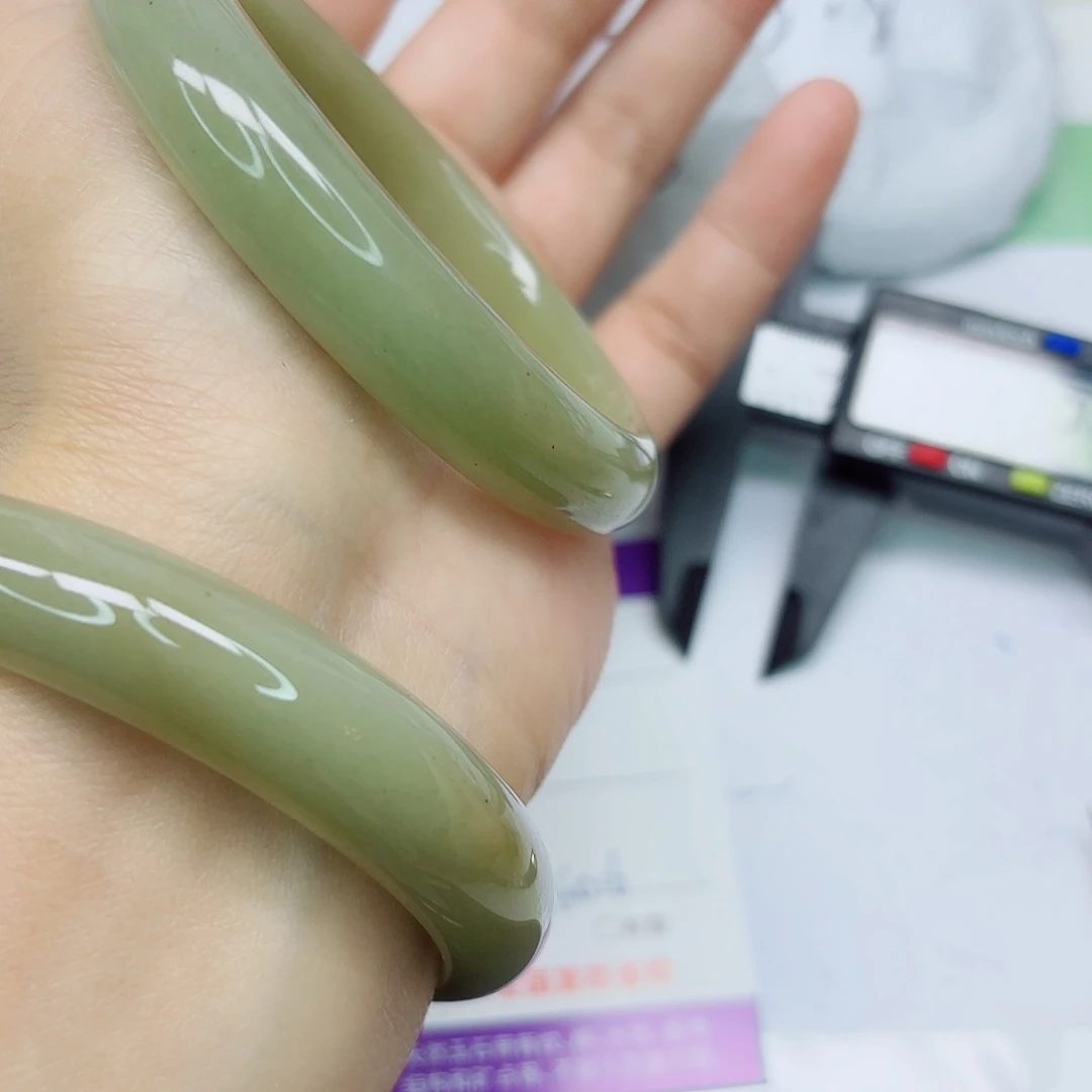石英质玉未镶嵌手镯42/6061