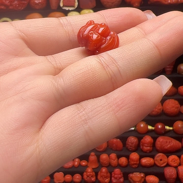 南红玛瑙未镶嵌卡16蝙蝠背云