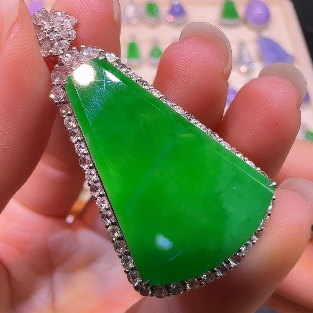 翡翠18K金镶嵌戒指