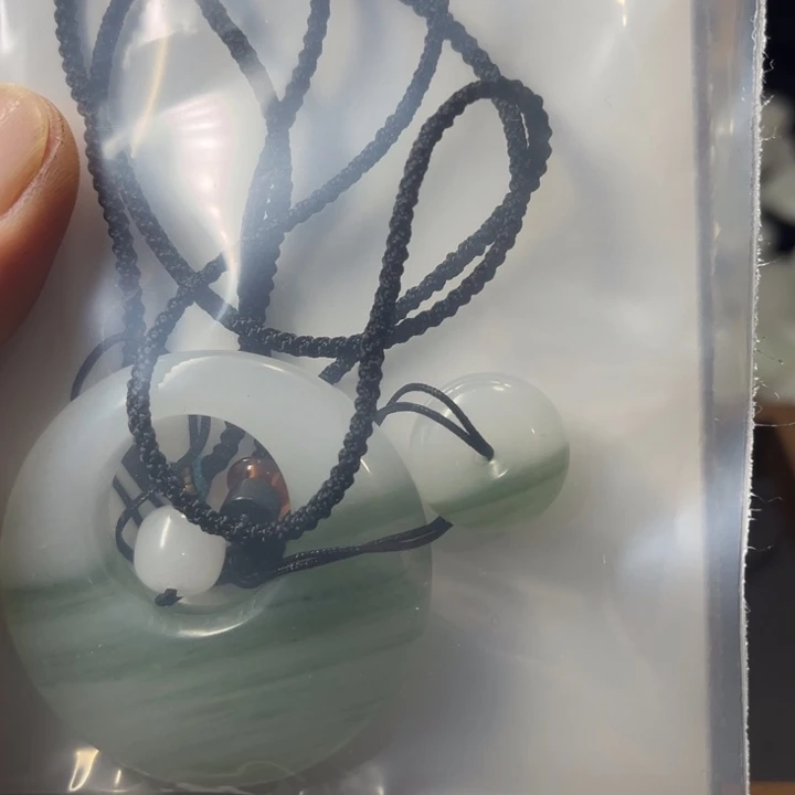 石英质玉未镶嵌颈饰