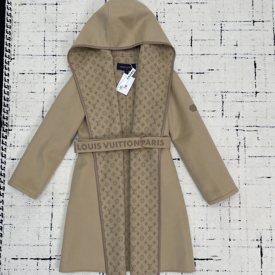 99新 LouisVuitton/路易威登 杏色长款浴袍大衣带腰带 36码 1089
