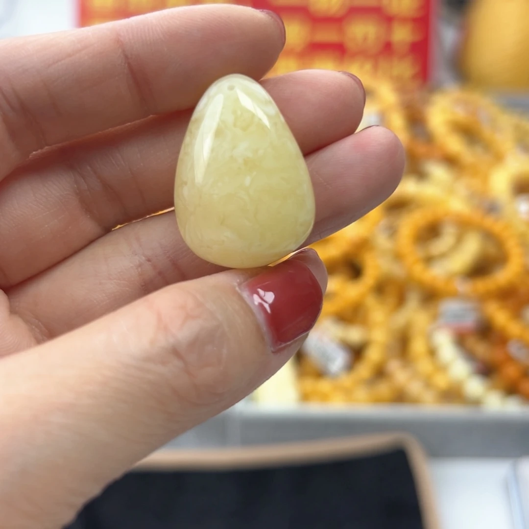 琥珀珠宝奇石未镶嵌