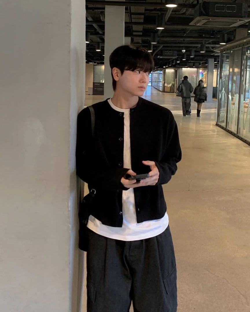 长袖圆领针织秋冬开衫春秋毛衣宽松潮流拼接ins针织衫圆领