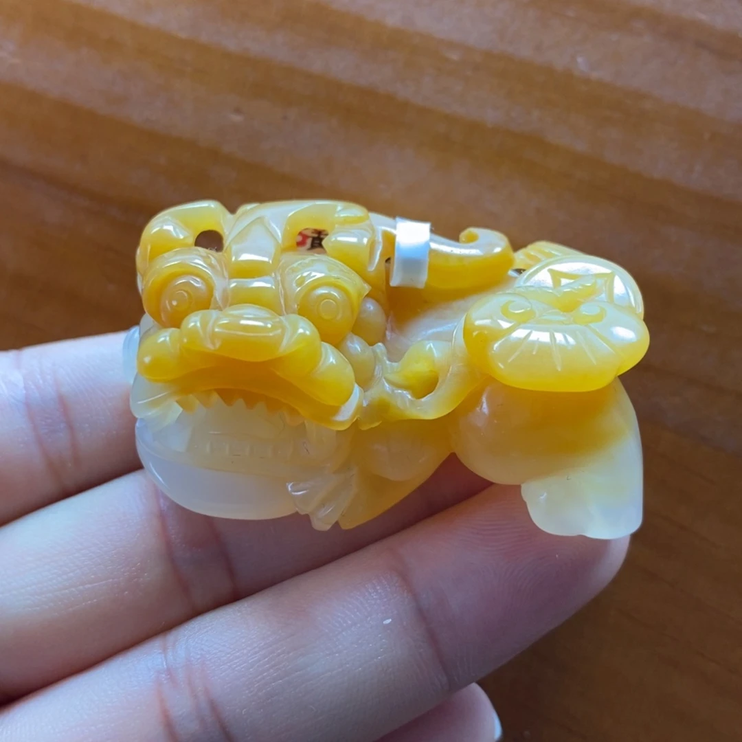 石英质玉（黄龙玉）未镶嵌颈饰
