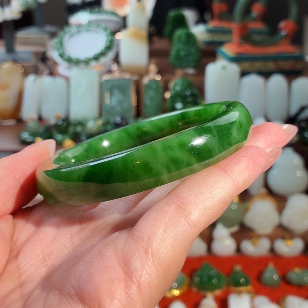 念***念和田玉未镶嵌手镯