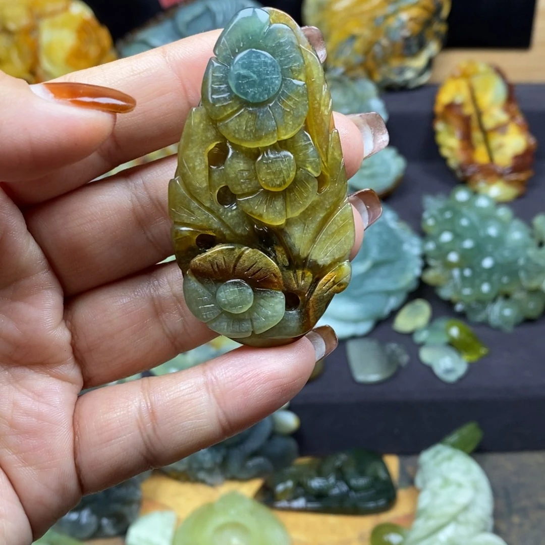 蛇纹石玉颈饰未镶嵌