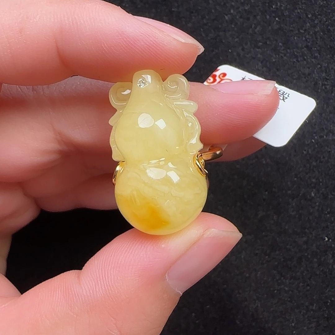 蜜蜡未镶嵌珠宝奇石