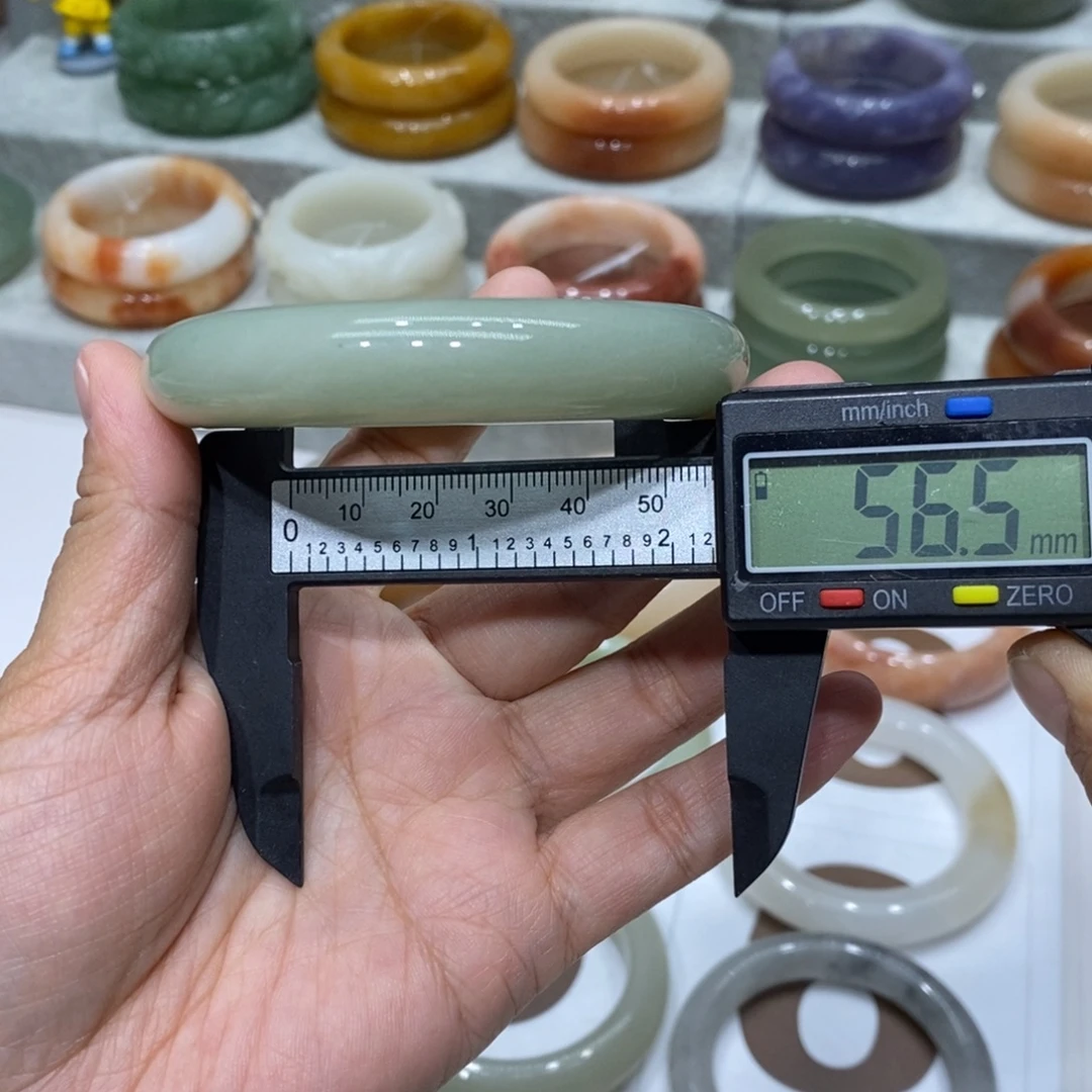 石英岩玉未镶嵌手镯