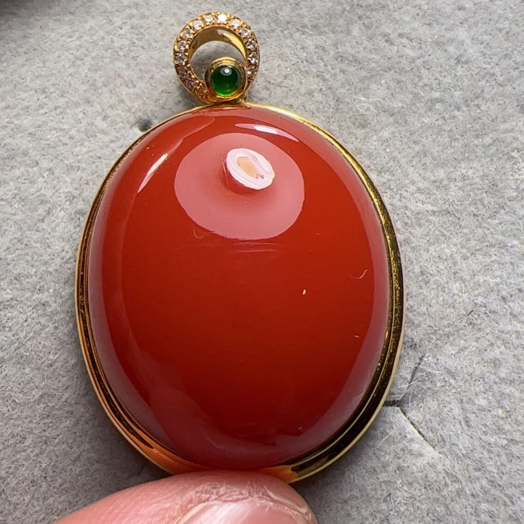 18K金镶嵌吊坠南红玛瑙