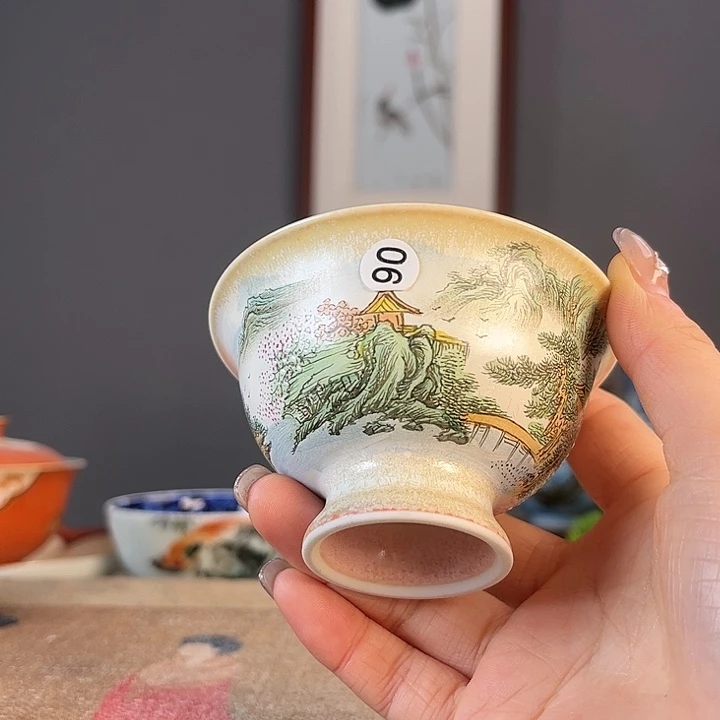 摆件景德镇陶瓷茶杯里