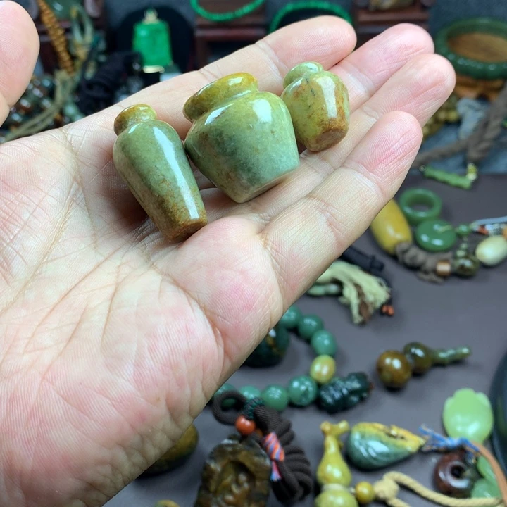 岫岩河磨玉（透闪石质玉）未镶嵌吊坠(赠链)H****N