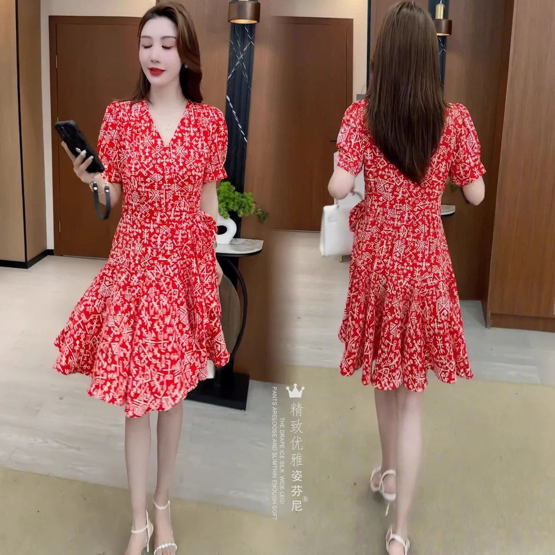 时尚短袖连衣裙女士夏季新款洋气减龄V领碎花裙小个子收腰中长裙