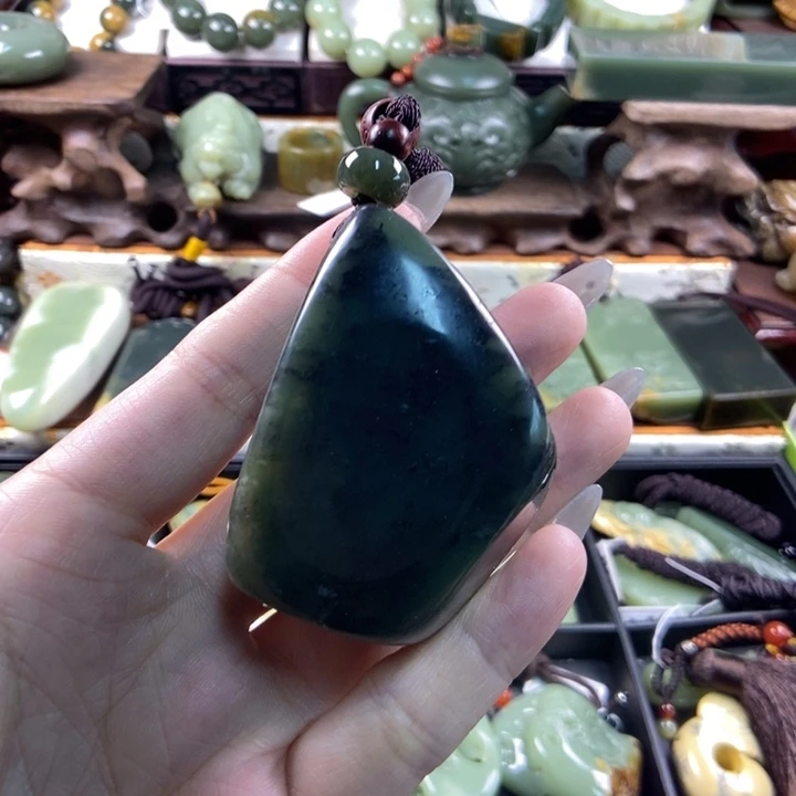 未镶嵌透闪石质玉把件