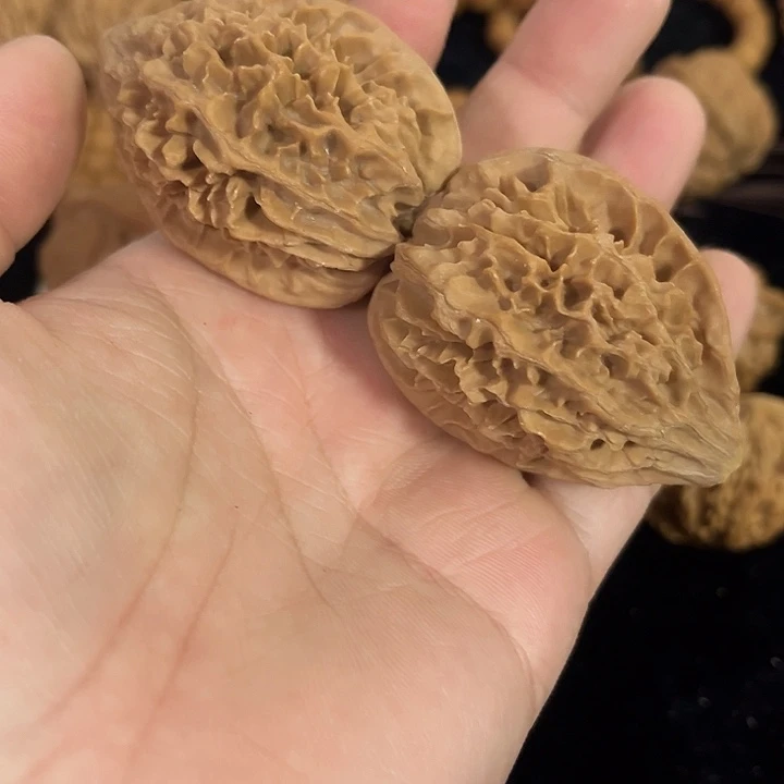 文玩核桃把件39左右招财鼠，瑕疵练手，编号005