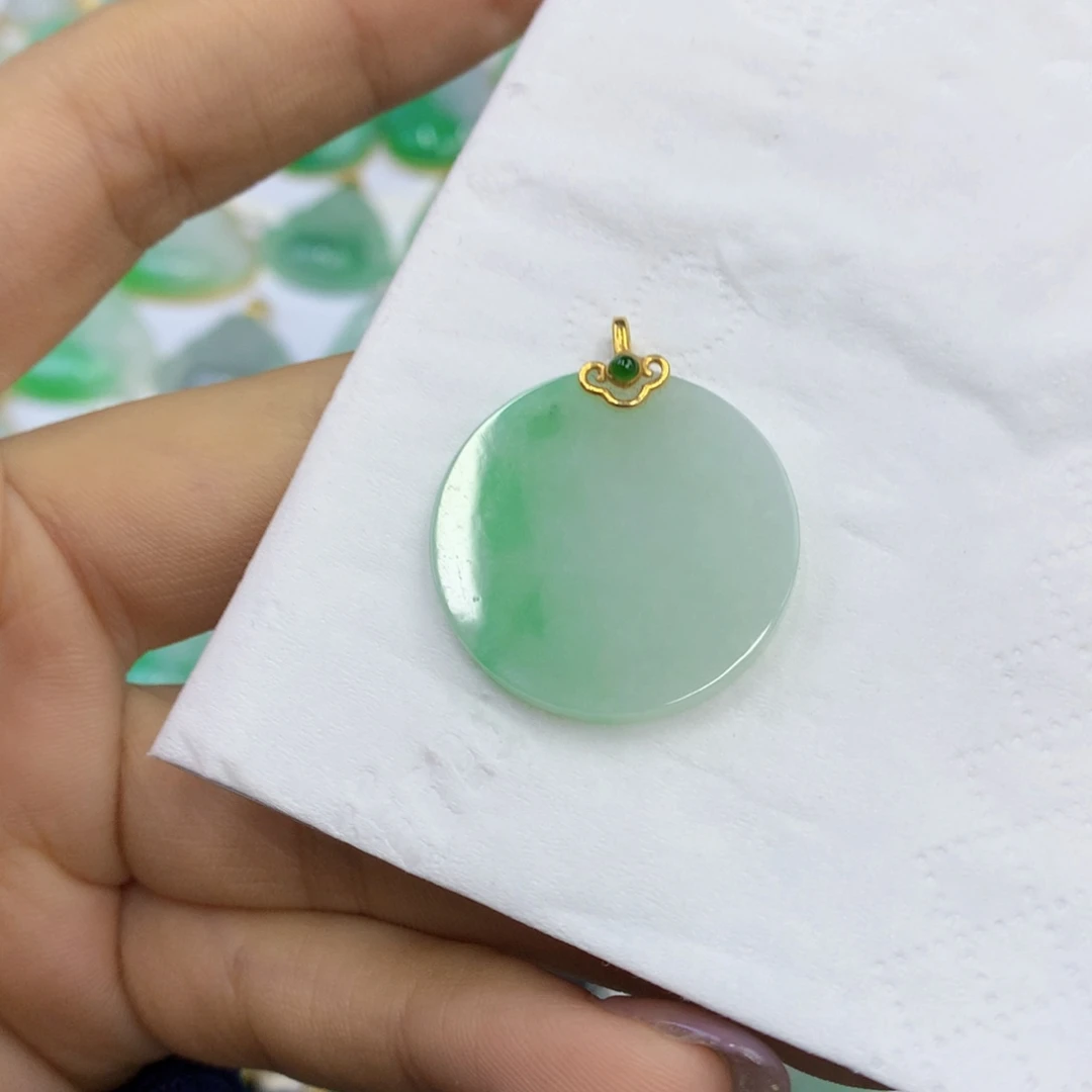 翡翠18K金镶嵌颈饰