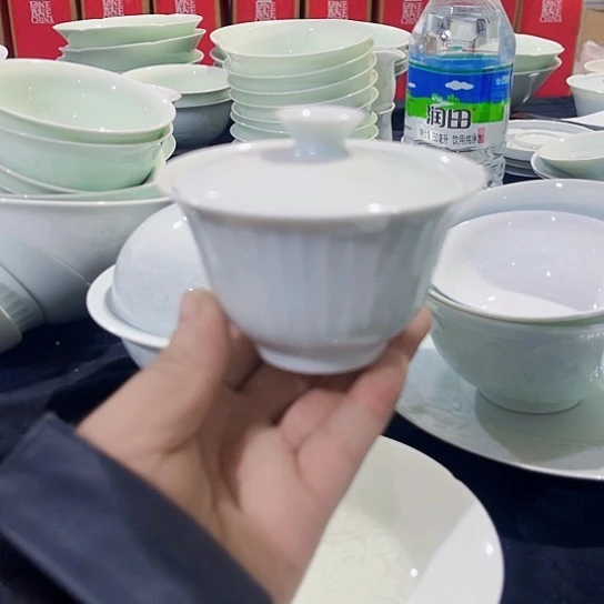 摆件陶景德镇瓷器莲花盖碗1件