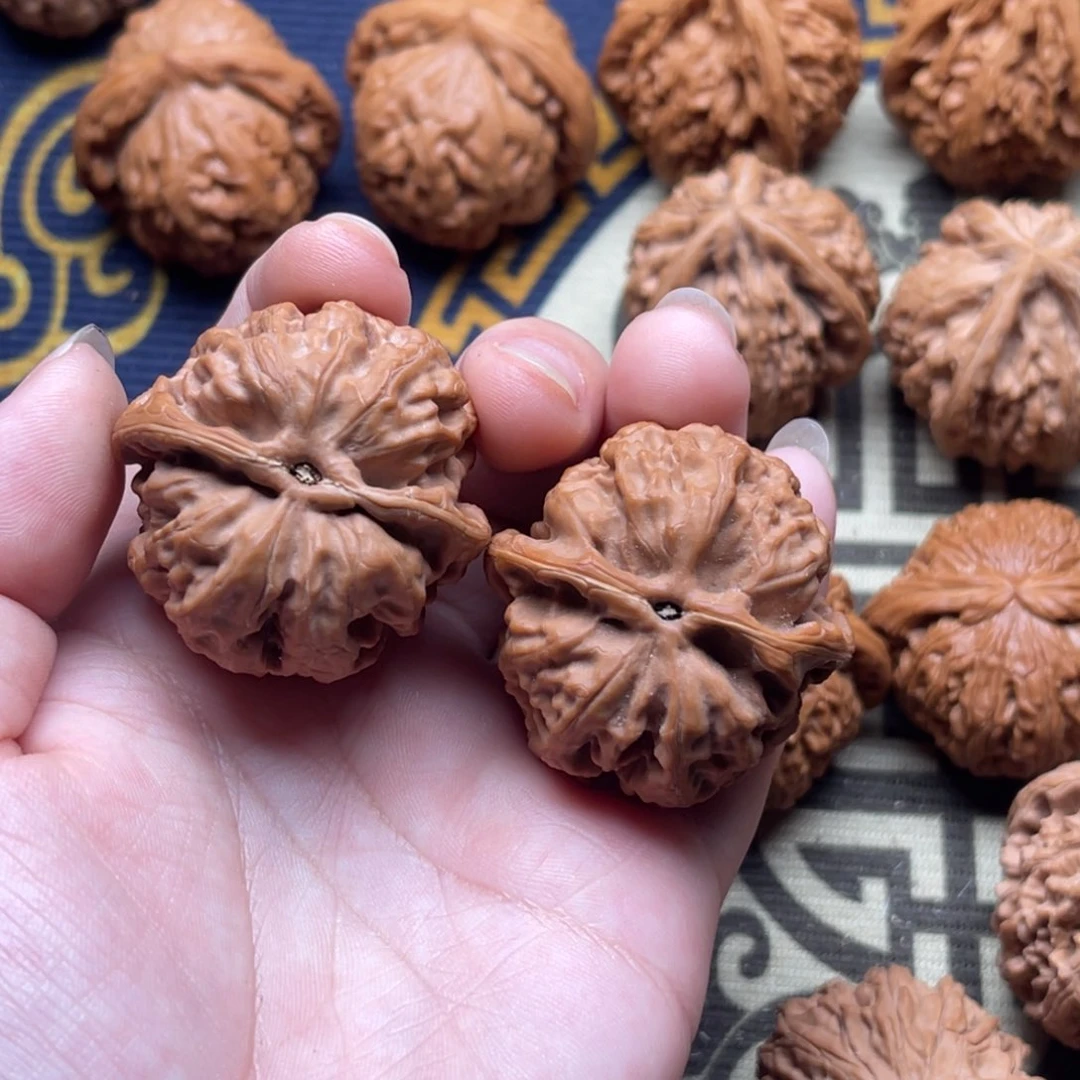 文玩核桃吊坠人**道雪狮38